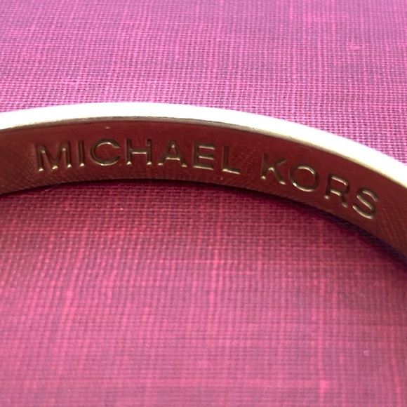 Michael Kors Women’s Gold Tone Astor Belt Motif Hinged Bangle Bracelet - Picture 7 of 8